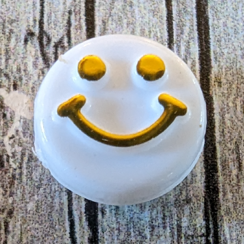 White Smiley, Gold